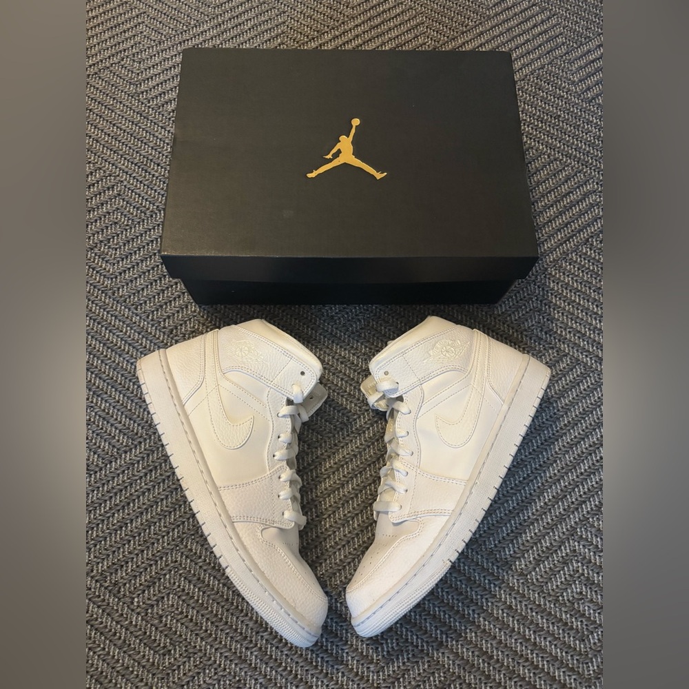 Nike Air Jordan 1 Mid Triple White 554724-130 Size 10.5 Original Box